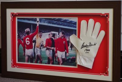 Gordon Banks signed glove