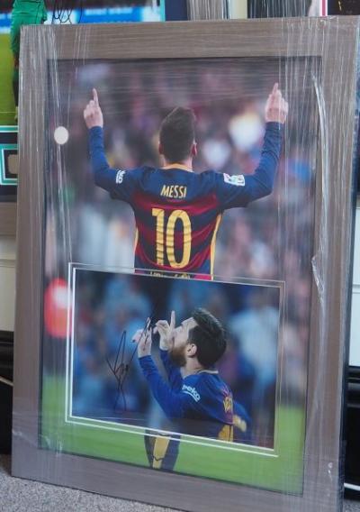 Lionel Messi signed 12 x 8 photo