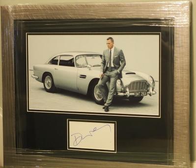Daniel Craig autograph-007