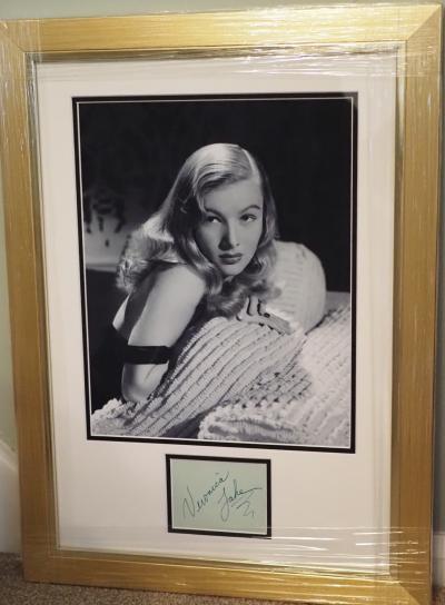 Veronica Lake signature