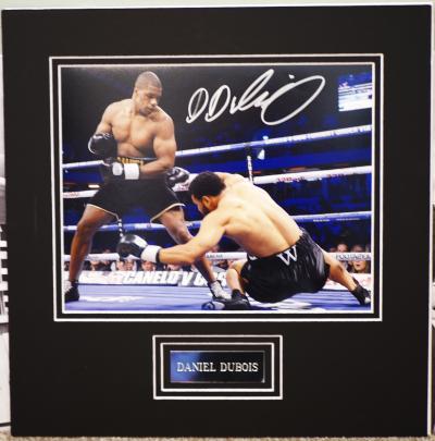 Daniel Dubois autograph