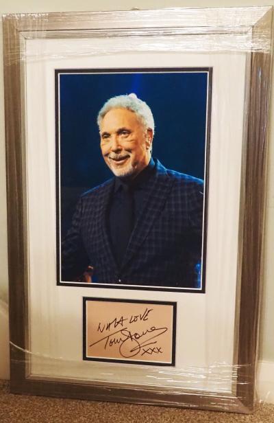 Tom Jones top vocalist signature