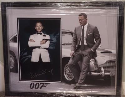 Daniel Craig signed 12 x 8